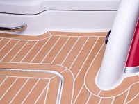 チーク風のボートデッキで高級感を演出【Flexiteek（フレキシチーク）】取扱い開始！