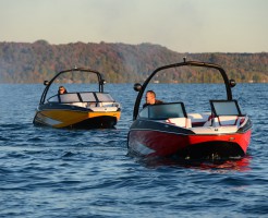 動画で紹介! ROTAXエンジン搭載ジェットボート Scarab(スカラブ)215＆195