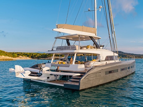 カタマラン（双胴船）にフレキシチーク施工のご紹介