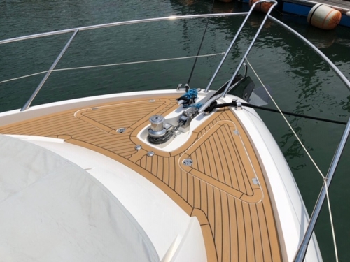 サンシーカー74 Sport Yachtにフレキシチーク施工のご紹介（施工編）