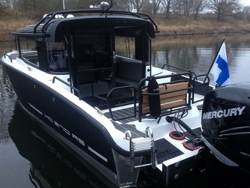 FlexiteekがすべてのXOボートの標準的な合成チーク材デッキになりました