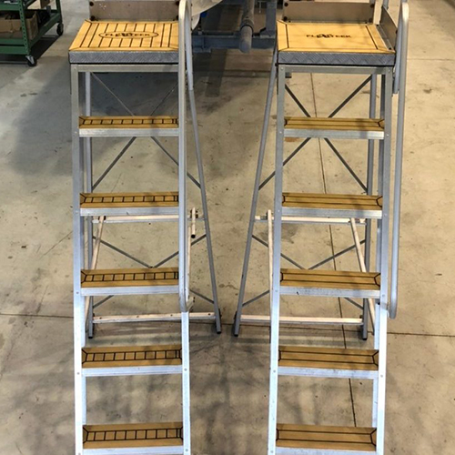 脚立にフレキシチーク！？