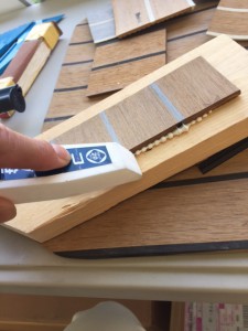 フレキシチークの貼付け作業で使える便利道具をご紹介