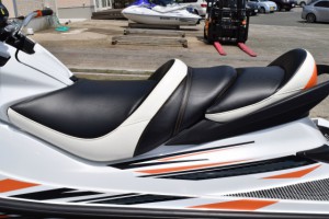 【CUSTOM DESIGNS】 ULTRA310LXのシートカバーを張り替えて素敵に変身！